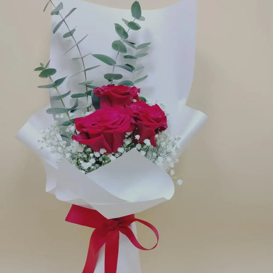 3 Red Roses Bouquet with Eucaliptus - OnlineGifts