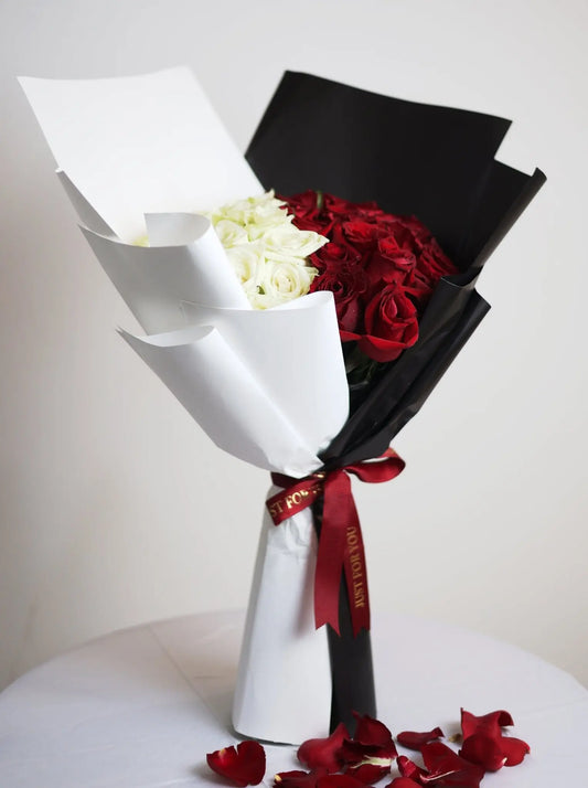 ❤️🤍 Red & White Whisper Bouquet – 50 Premium Roses in Bold Black & White Wrap (Delivery in UAE) - OnlineGifts