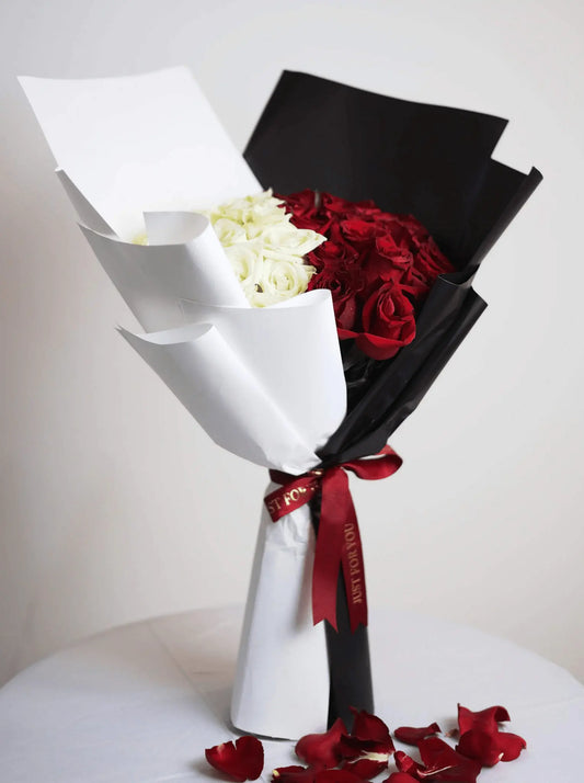 Red & White Whisper Bouquet – 51 Premium Roses in Bold Black & White Wrap (Delivery in UAE) - OnlineGifts