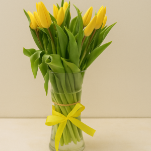 Yellow-Tulip-Vase-Arrangement-Fresh-Flowers-Glass-Vase-UAE