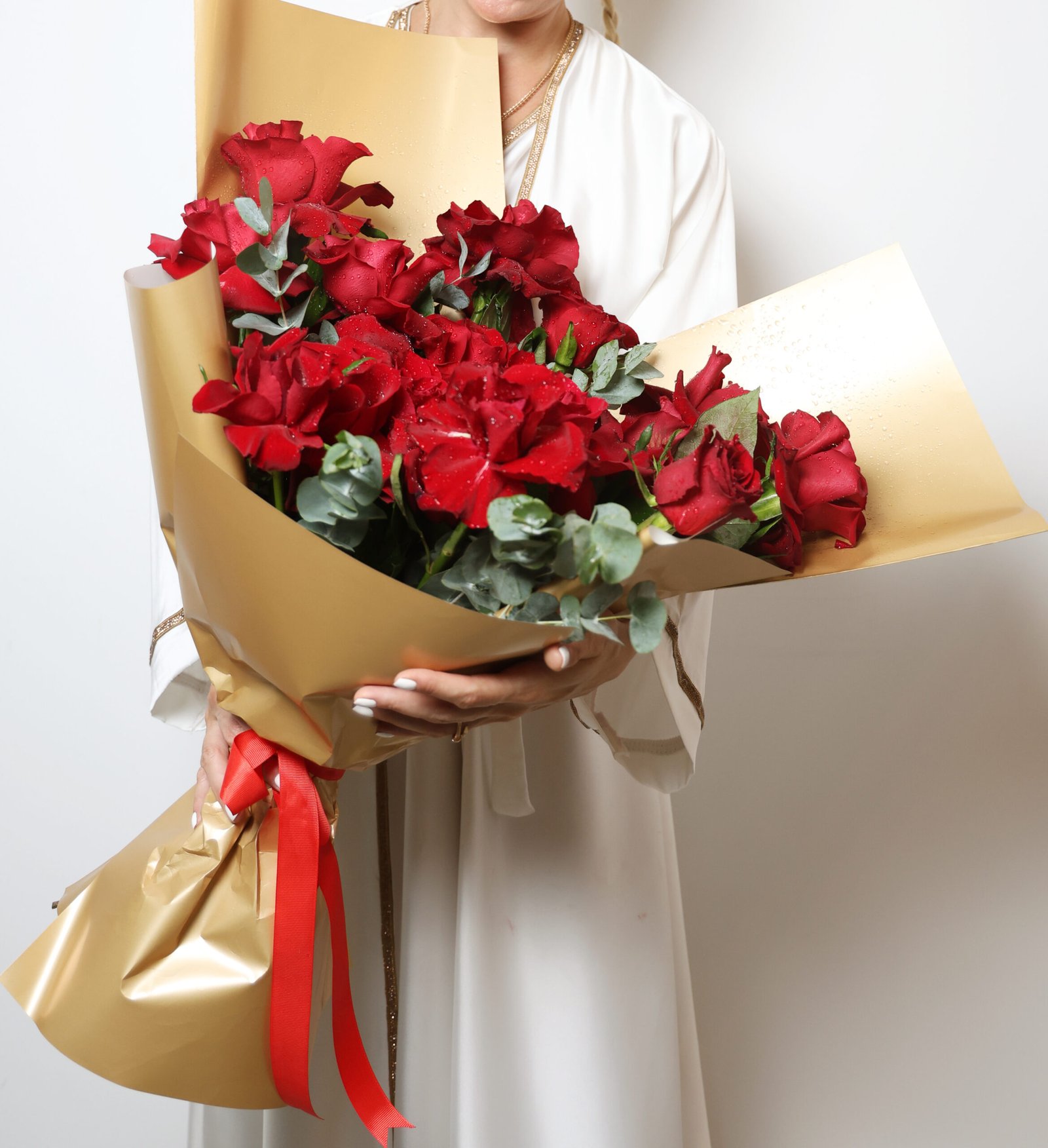 Red Rose Honey Bouquet – 21 Open Red Roses with Eucalyptus (Delivery in UAE)